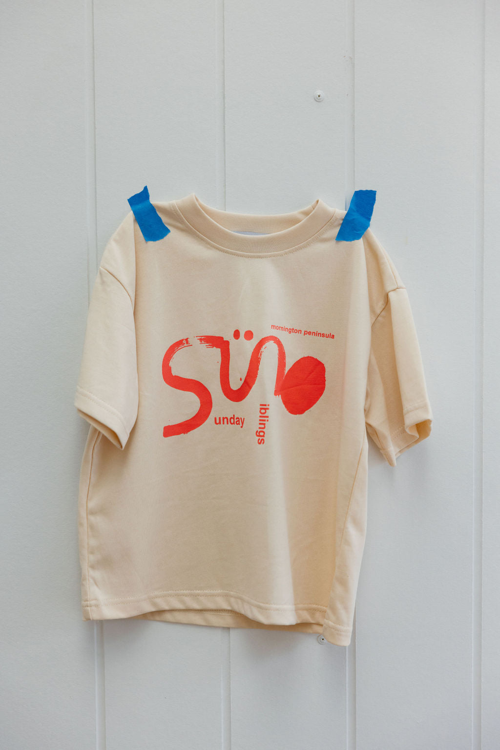 Il Sole Tee - Bone + Red